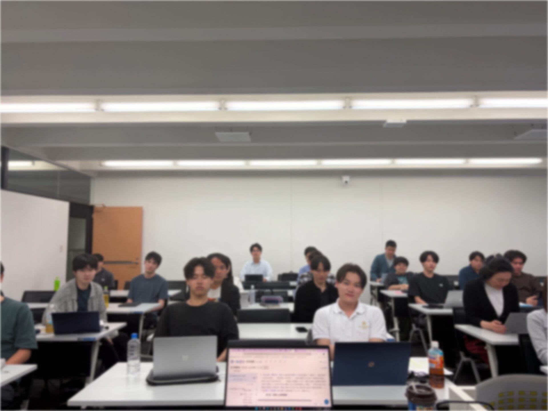 租税法ゼミの受講風景(多くの受講者が参加するゼミの様子)